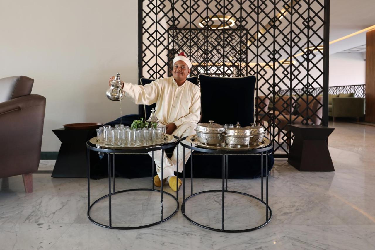 Hotel Kenzi Rose Garden Marrakesh Esterno foto A Moroccan tea ceremony