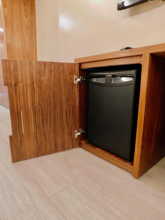Hotel Kenzi Rose Garden Marrakesh Esterno foto A dishwasher in a cabinet