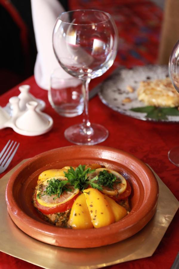 Hotel Kenzi Rose Garden Marrakesh Esterno foto A typical Moroccan dish