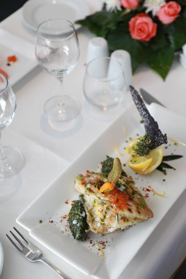 Hotel Kenzi Rose Garden Marrakesh Esterno foto A fish dish